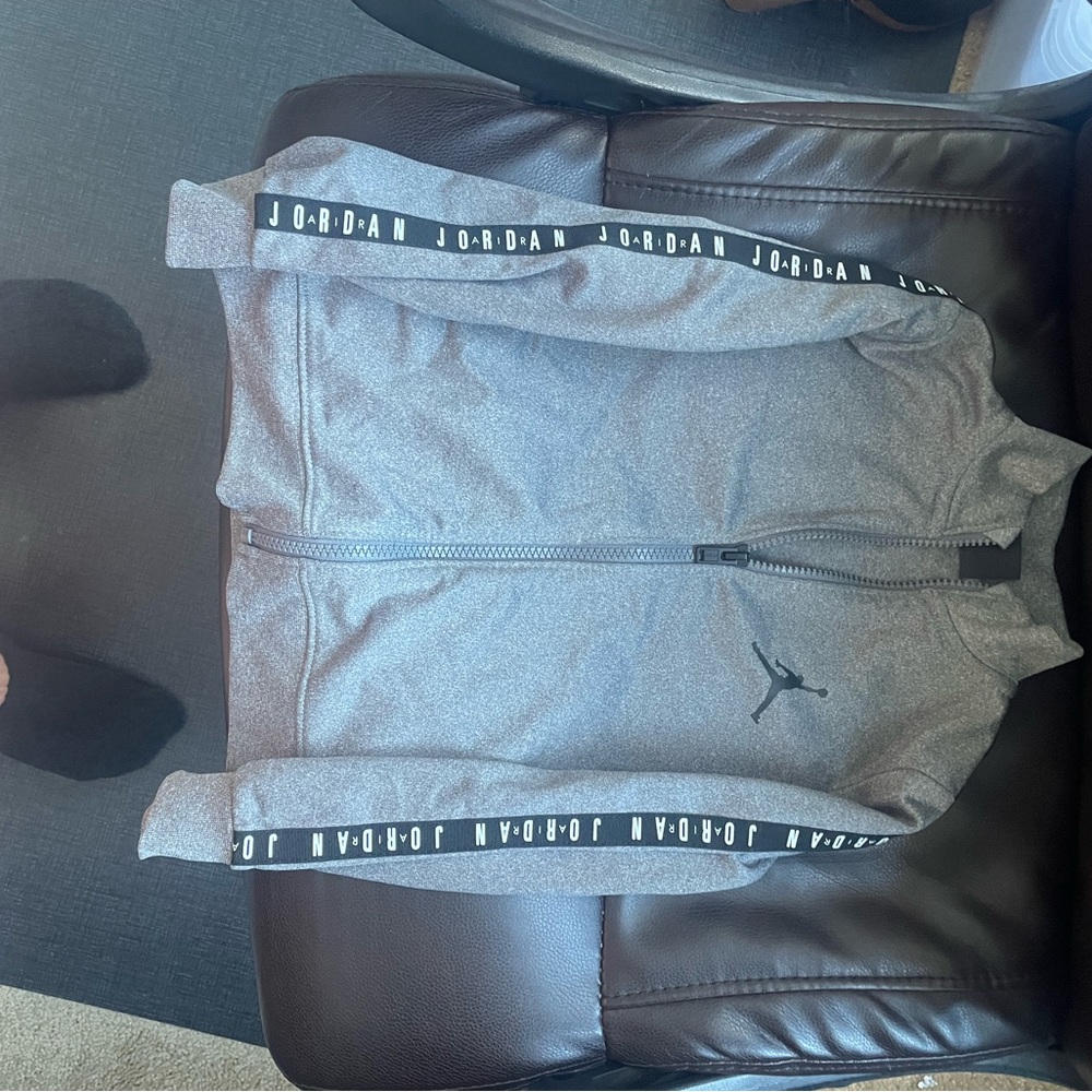 Jordan zip up